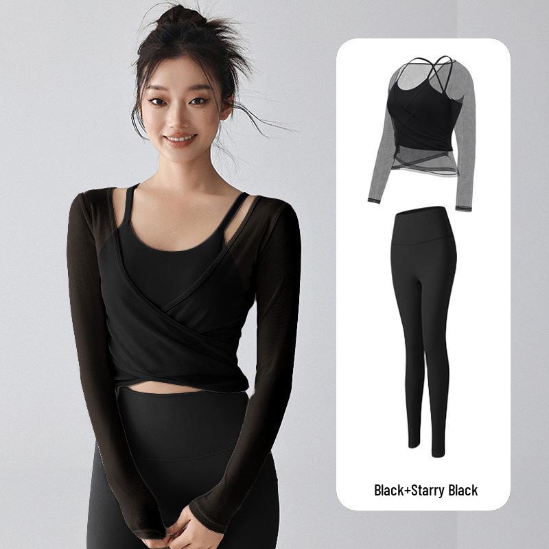 Women's Long Sleeve Yoga Set with Padded Top for Pilates Training