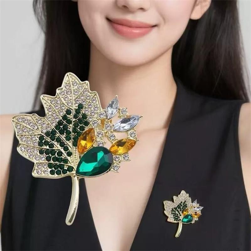 Pearl Alloy Maple Leaf Brooch Chic Pin Women Men Clothing Accessory Jewelry Suit Lapel Corsage  Year Gift