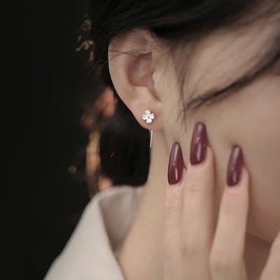 Orecchini a forma di quadrifoglio per la moda e la creatività femminile, originali e originali, consegna in un unico pezzo, orecchini a forma di quadrifoglio portafortuna, catenine per orecchini.