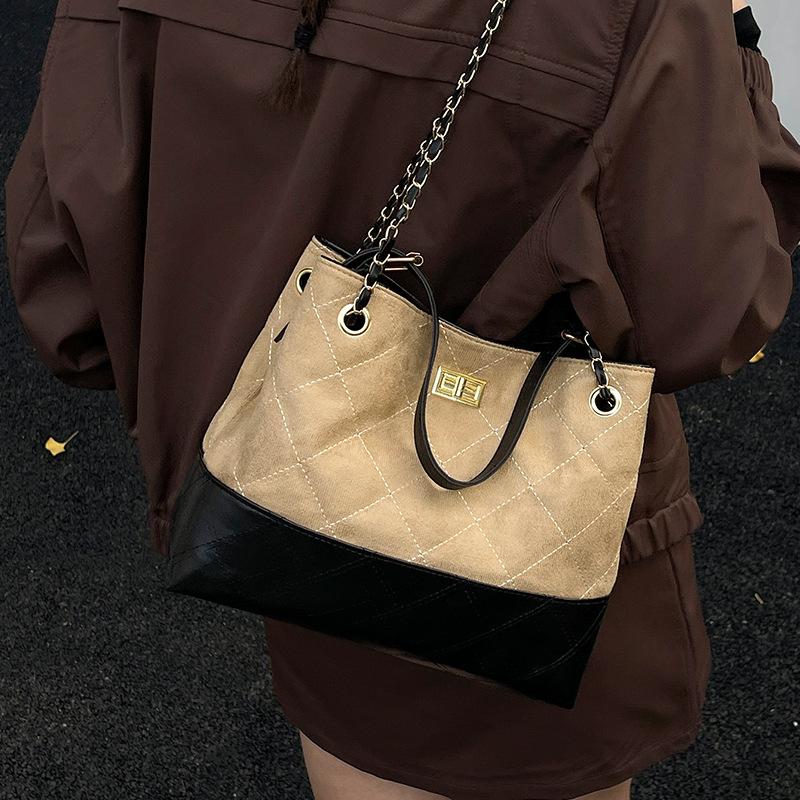 Niche Design High-end Women's Bags Large-capacity Fashionable Portable Bucket Bags Autumn and Winter New Korean Version Retro Armpit Bags