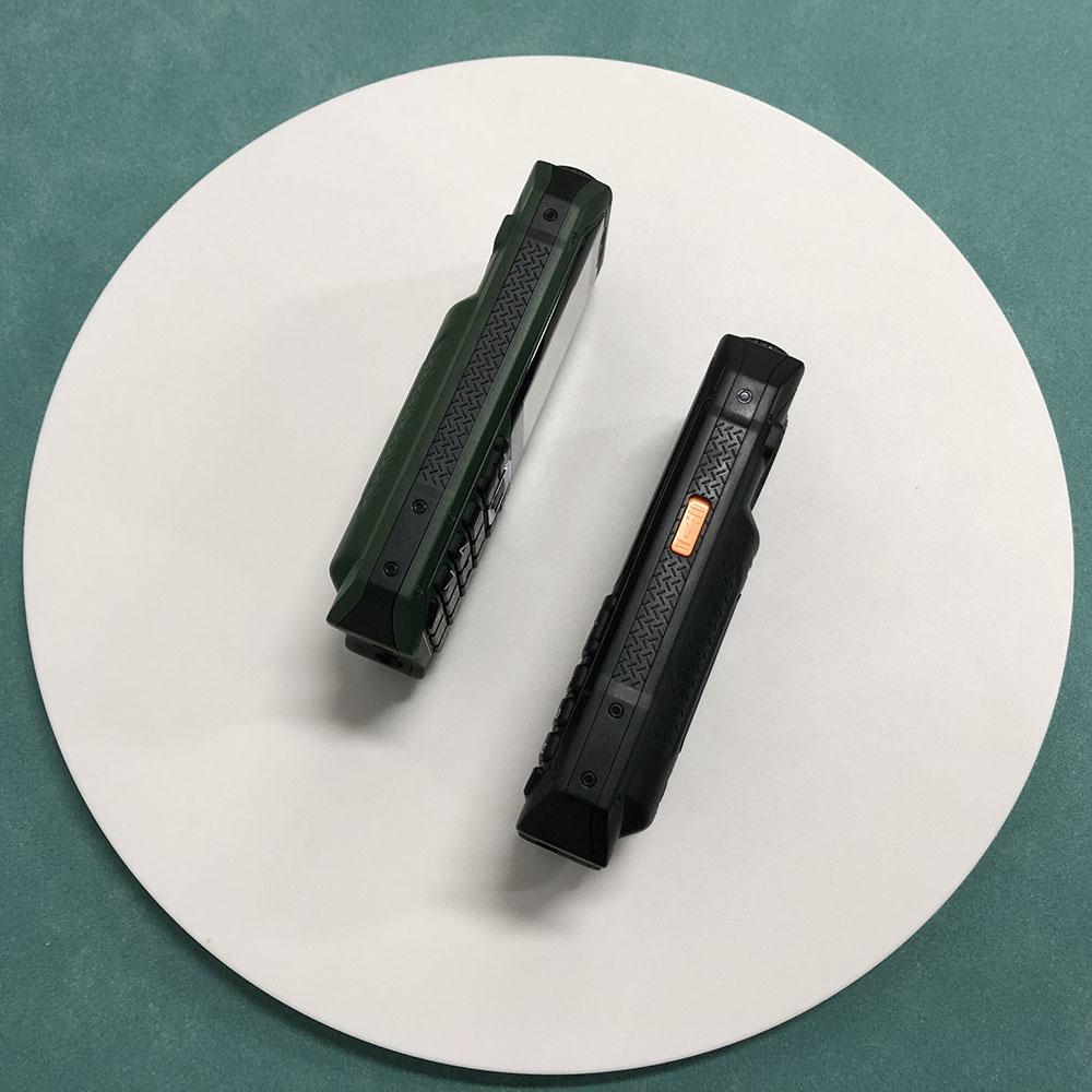 Telefone celular com botão M6000 2G, tela de 2,4 polegadas, alto-falante grande, lanterna de 2400mAh, câmera FM, recurso de quatro SIM, telefone celular