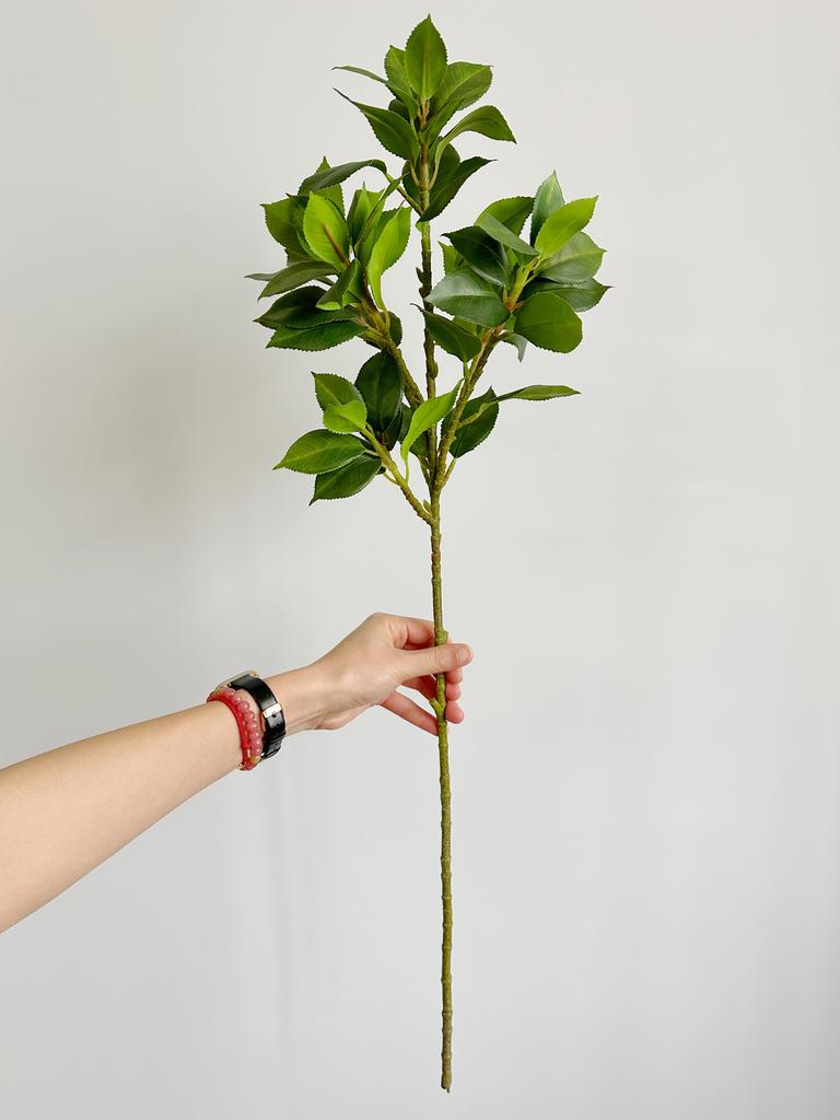 Dekorative künstliche Ficus-Pflanzen für die Wohnungsdekoration, unechtes Grün mit langen Ästen für die Innenraumästhetik