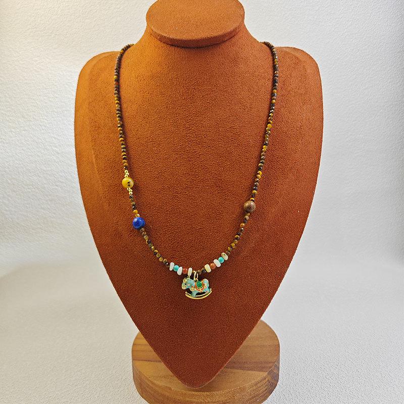 Vintage Tigerauge Stein Halskette mit vergoldetem Schaukelpferd Anhänger - 2025 Elegantes Design Schlüsselbeinkette.