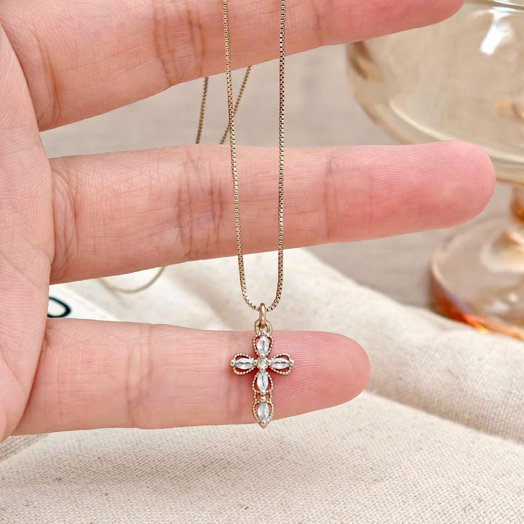 Stylish and Simple Cross Pendant Necklace Female Personality Light Luxury Versatile High Sense Collarbone Chain