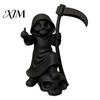 Schwarz Weiß Skulptur 3D Gedruckte Niedliche Sensenmann Figur, Skelett Kleine Statue mit Gotischem Schreibtisch Ornament Sense & Totenkopf Basis, Lustiges Halloween