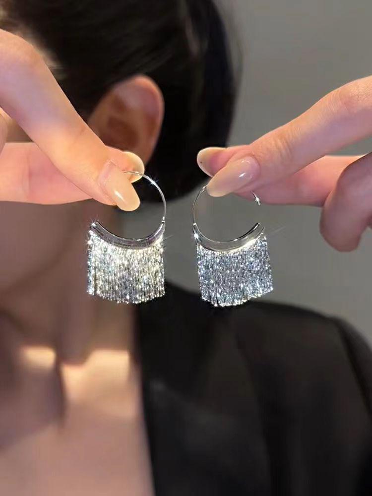 Women's Silver Tassel Sparkling Stud Earrings - Versatile and Stylish for a Sweet, Cool Look