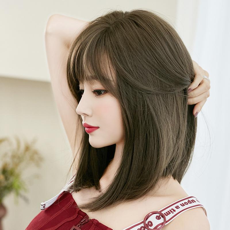 Women’s Medium-Length Shoulder-Length Full Wig with Blunt Bangs Influencer Style Natural-looking Synthetic Wig