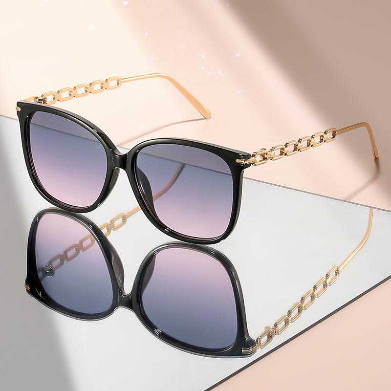 Trendy And Fashionable Ladies Wear Sunglasses In Their Daily Life To Feel High-End Uv Protection And Sun Protection