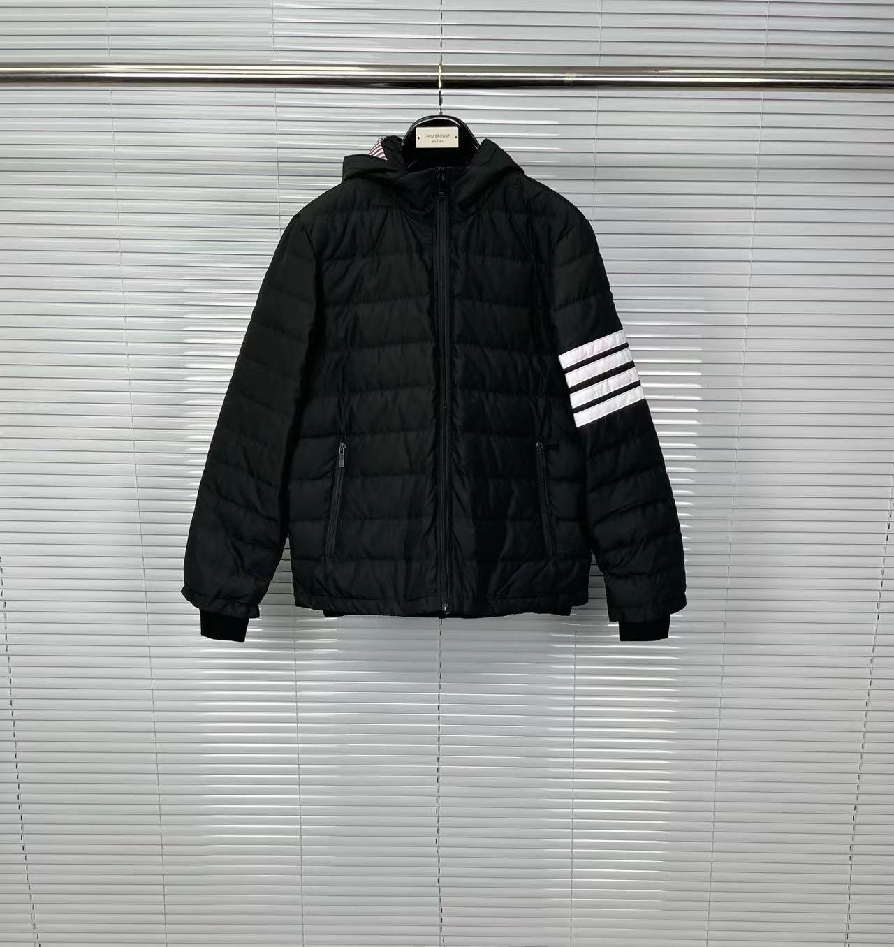 

Унисекс осень/зима полосатая куртка с капюшоном на утином пуху с четырьмя планками M чёрный