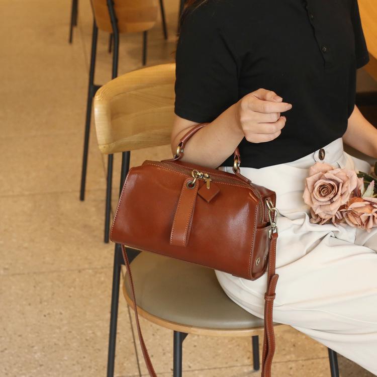 2025 Spring/Summer Women's Large-Capacity Retro Boston Square Bag - Soft Leather Crossbody Shoulder Bag