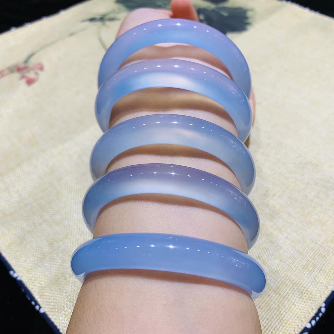 

Icy Blue Chalcedony Bangle: Women s Ocean-Style Jade Model 62-63