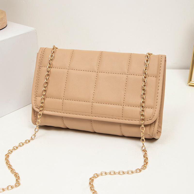 

Наплечная сумка с просторным внутренним отделением