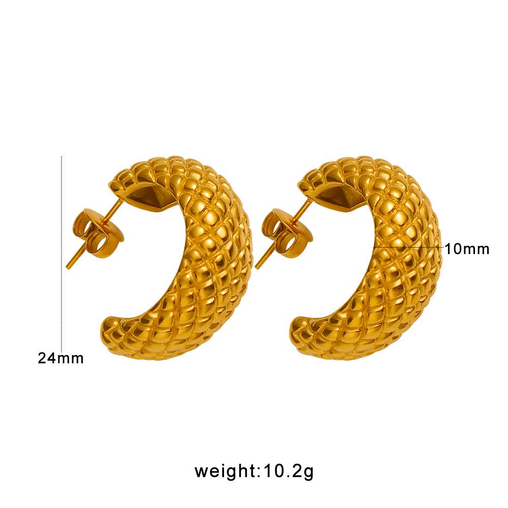 Vintage European & American Court-Style C-Shaped Earrings: Exaggerated & Elegant Half-Circle Ear Ornaments.