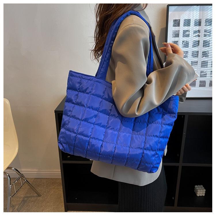 Damen Polyester Große Kapazität Schultertasche Koreanischer Stil Lässig Crossbody Tragetasche Mode Pendler Handtasche