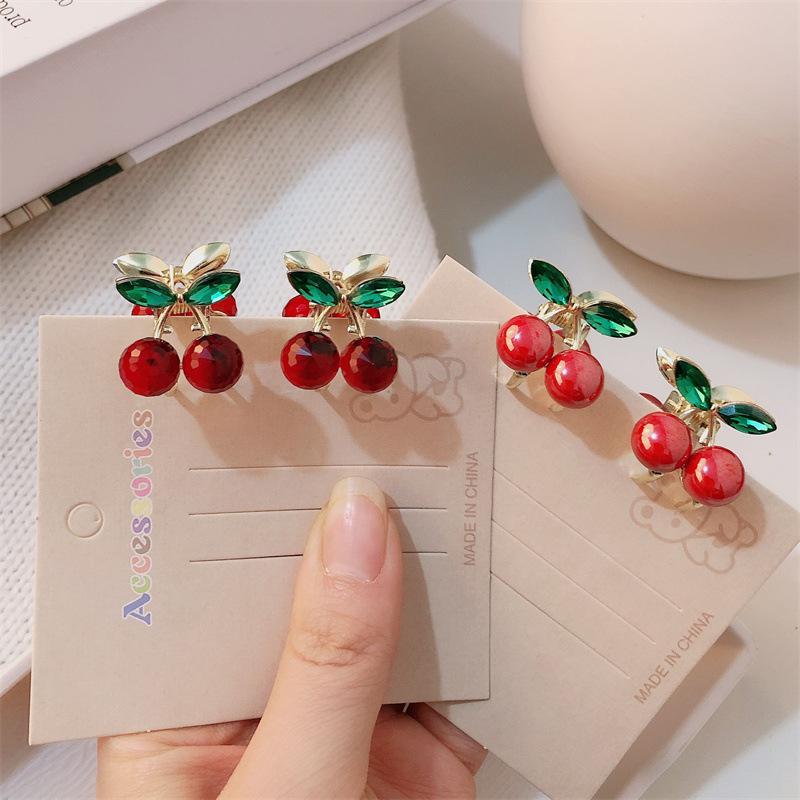 1 szt. klips do włosów z wisienką dla dziewczynek; boczna spinka do włosów krótkich; uroczy i delikatny klips do włosów; mini grzywka spinka do włosów