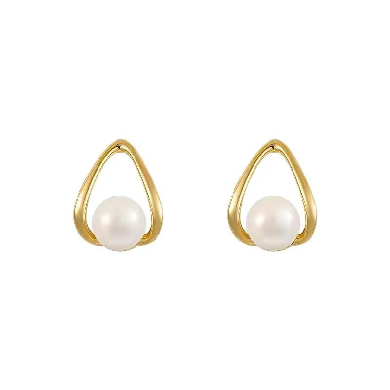 Korean Style 18K Gold-Plated Freshwater Pearl Stud Earrings - Cold Style Niche Design Jewelry