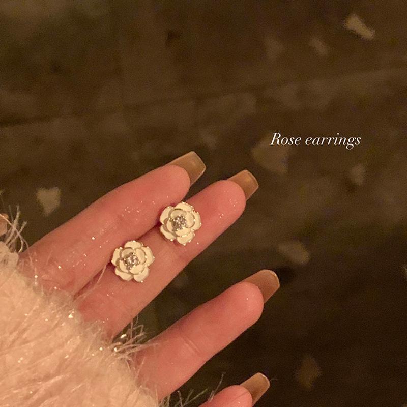 S925 Silver Needle Small Fresh Versatile Flower Stud Earrings Women's Light Luxury Niche Premium Pearl Earrings