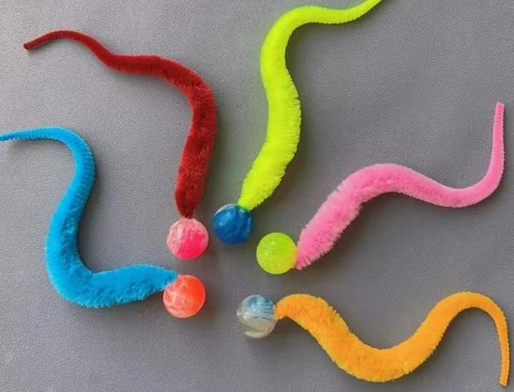 Kouzelná housenka elastický míček: Duhový červ Skákací hračka pro kočky