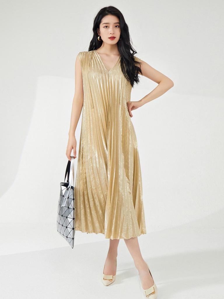 Miyake Skirt: Luxurious Textured Mid-Length Gold V-Neck Dress with Belly-Covering Loose Fit