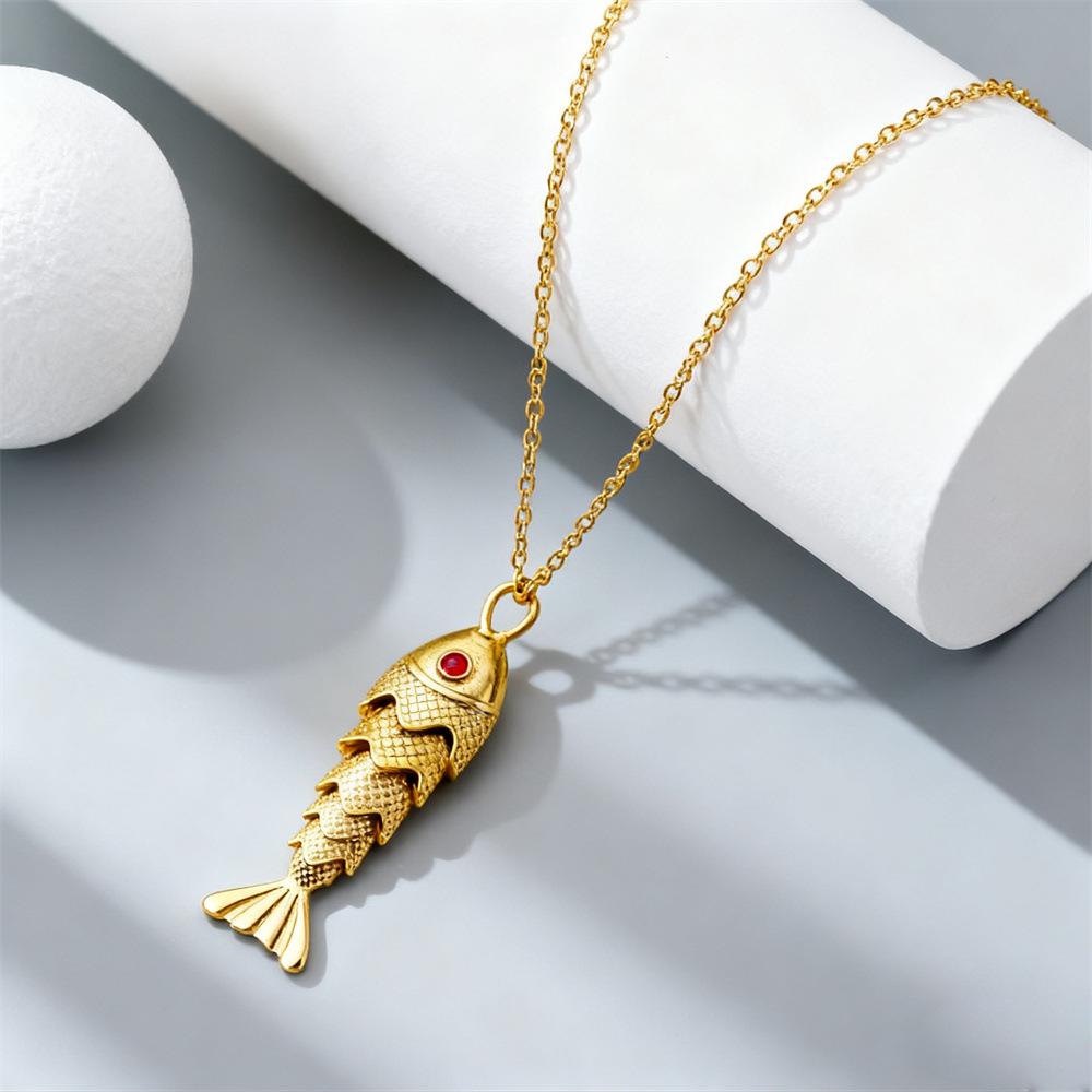 European Retro Koi Titanium Steel Necklace - Elegant Gold Swingable Design