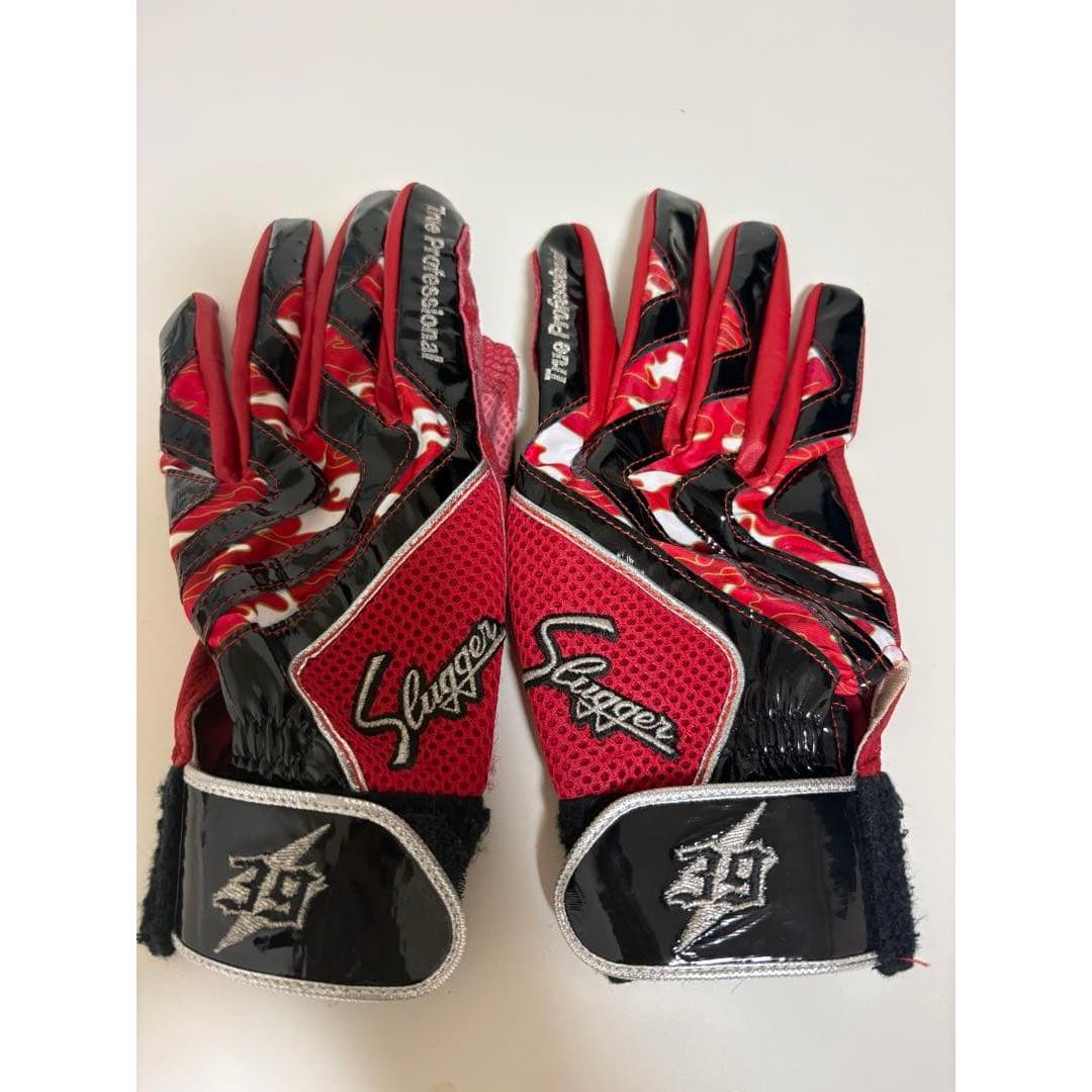 Used Yomiuri Giants Soichiro Tateoka Actual Used Batting Gloves Red