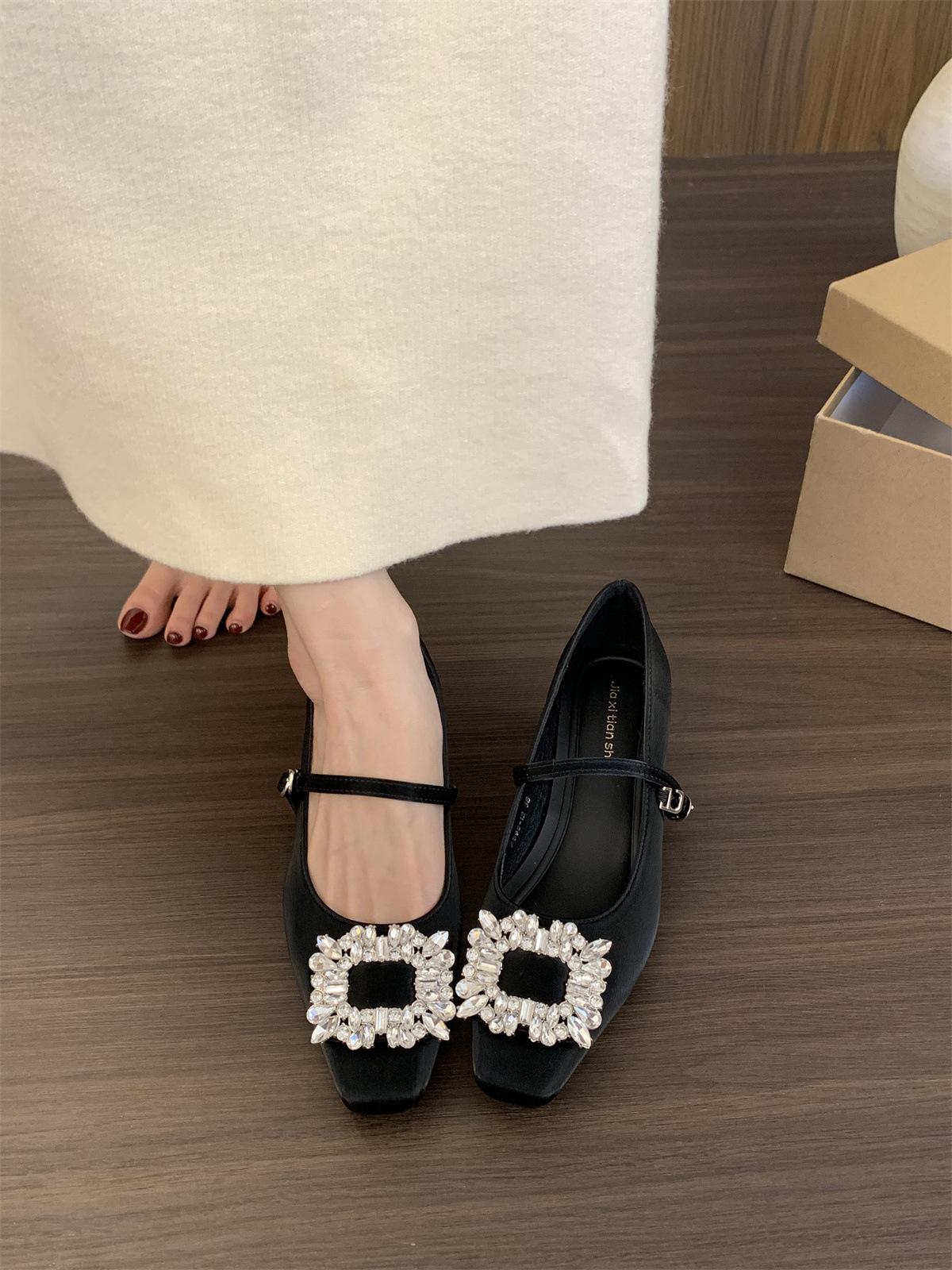 

Shallow mouth spring and autumn Mary Jane high heels French thick heel single shoes women s rhinestones silver evening breeze commuter new 2025 35