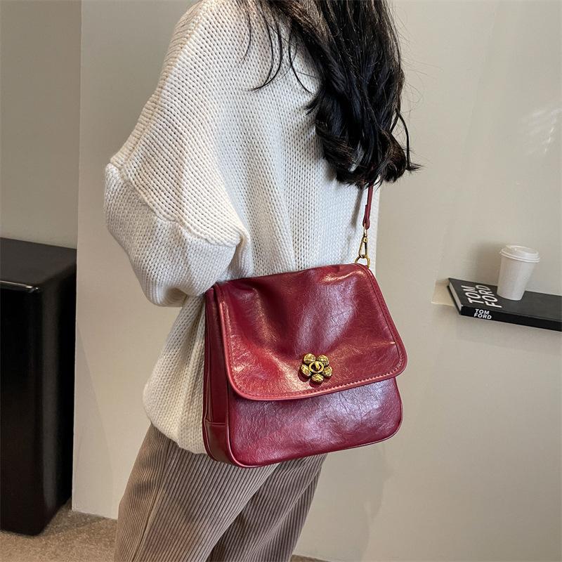 Premium sense commuter armpit bag women 2025 autumn and winter large capacity Korean version retro fashion oil wax leather shoulder bag