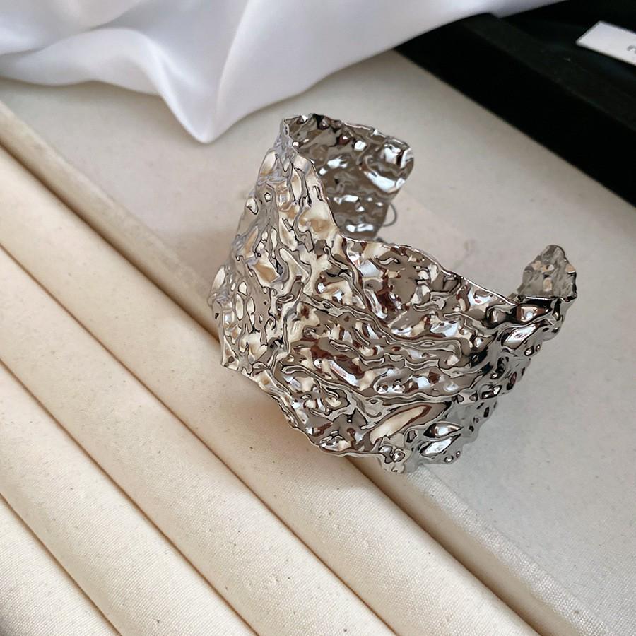 European-American Geometric Metallic Open Bangle: Simple, Versatile, Niche Design Bracelet