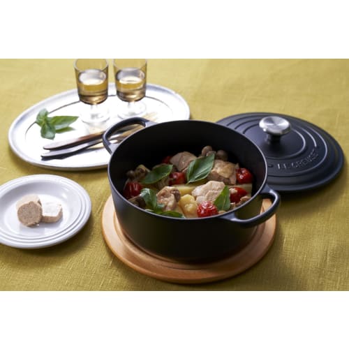 Le Creuset Cast Iron Enamel Cocotte Ronde Pot, 20 Cm, Matte Black, Gas and Induction Oven Compatible [Official Japanese Product]