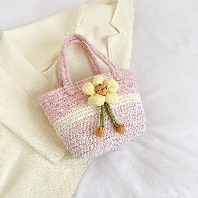 

Woven large-capacity fashionable flower decoration gentle temperament handbag 2025 summer new foreign style shoulder bag tide рожевий