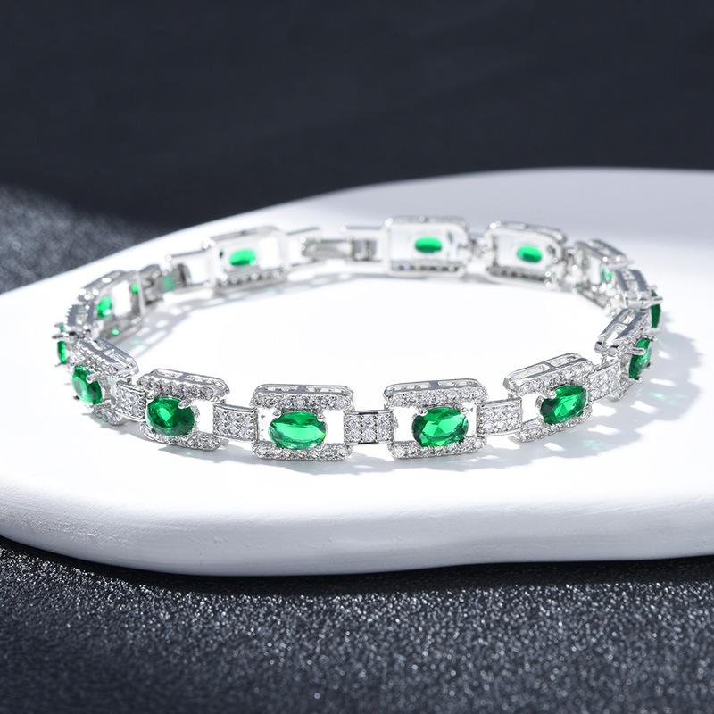 European and American Jewelry High Sense Zircon Bracelet Female Minority Design Light Luxury Full Rhinestone Personalized Bracelet Trend.