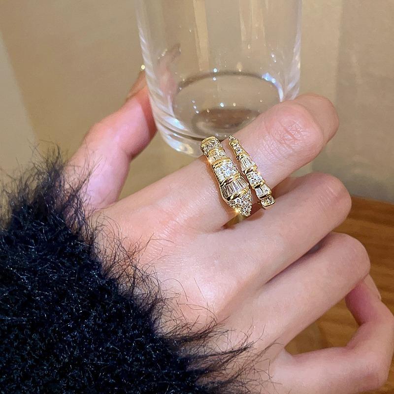 Meier Snake-shaped zircon open ring, index finger ring, niche styleelegant design, classy jewelry size adjustable золотой