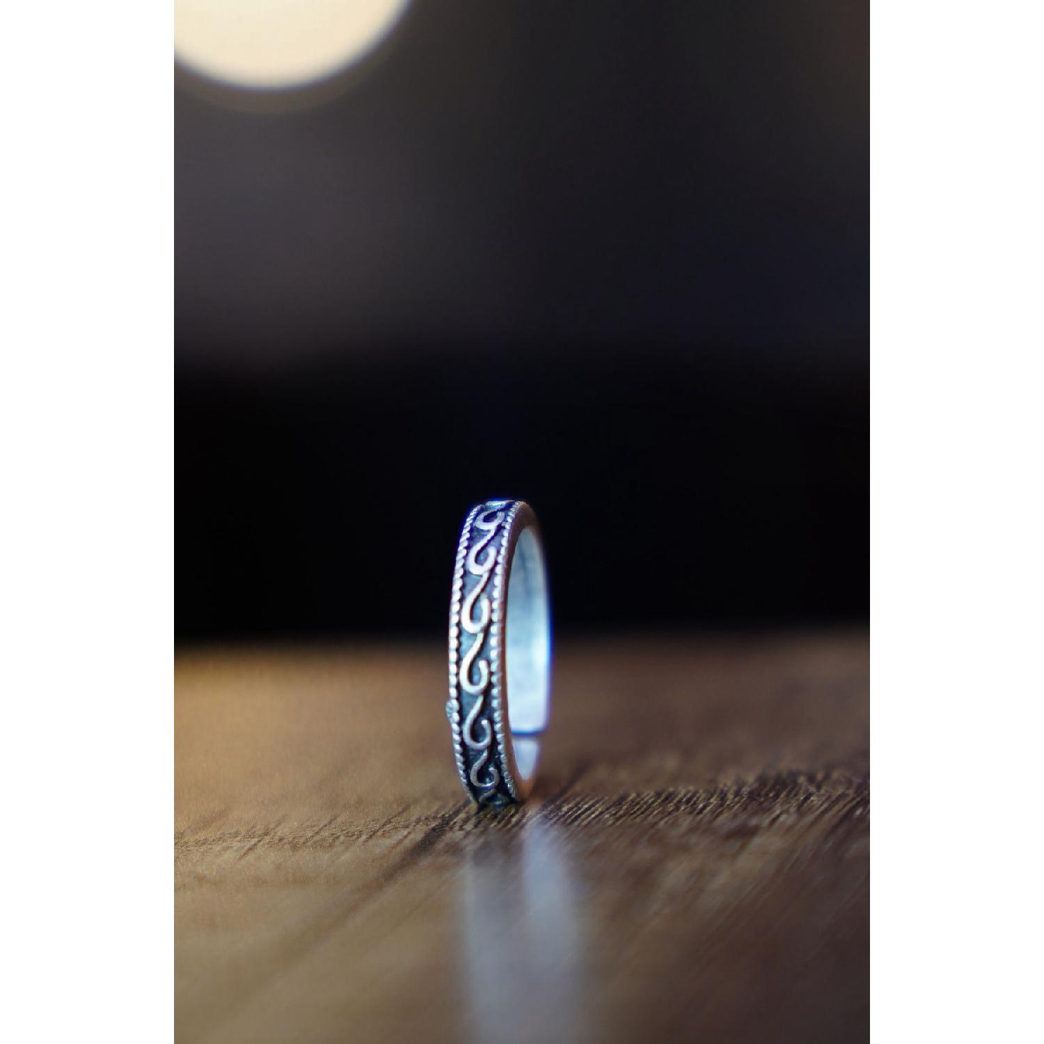 

Тонкая модель регулируемого мужского посеребренного кольца