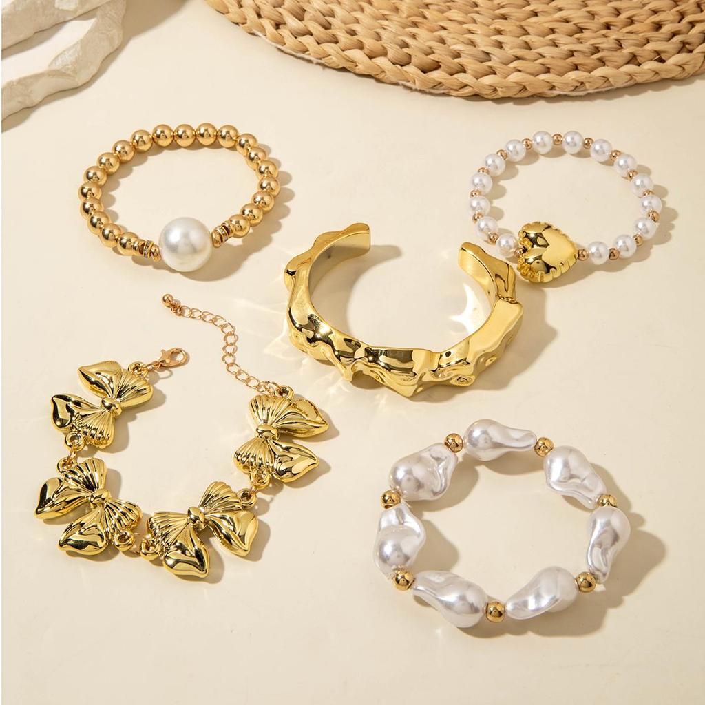 5-Piece Metal Style Fashionable Resin Imitation Pearl Bow Heart Bracelet Suitable for Women's Parties and Holiday Gatherings as Accessories