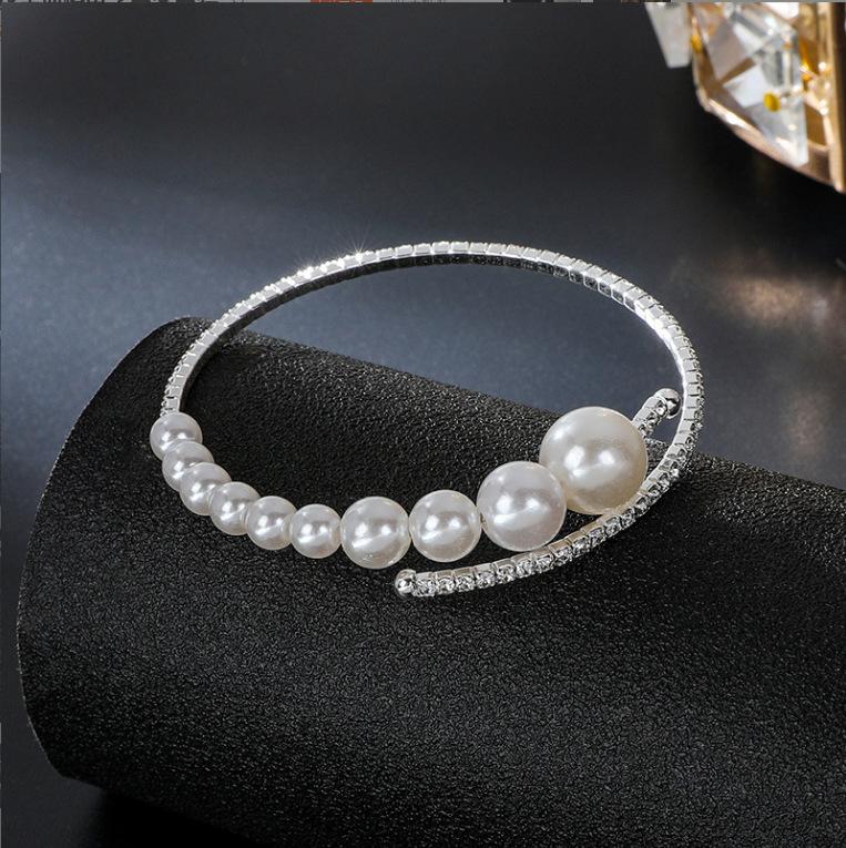 

Жемчужный эластичный браслет One Size