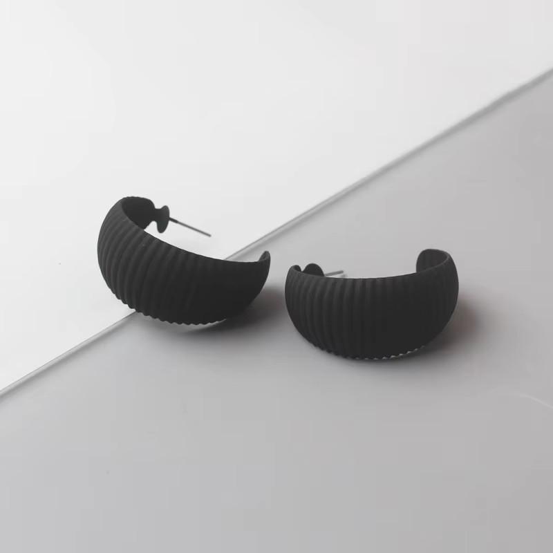 Gold Metal Dangle Earrings Punk Personality C-shaped Women Drop Earrings Hollow Geometric Statement Fashion Ear Jewelry