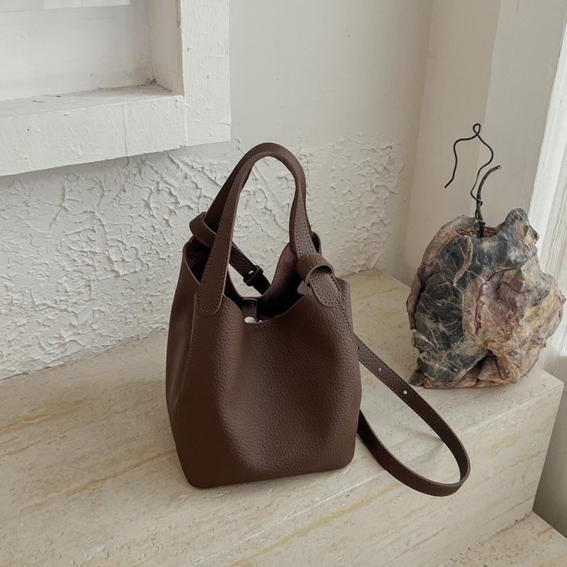 Borsa a secchiello dal feeling di nicchia, nuova borsa a mano da donna dall'atmosfera semplice, borsa a tracolla da pendolare da donna