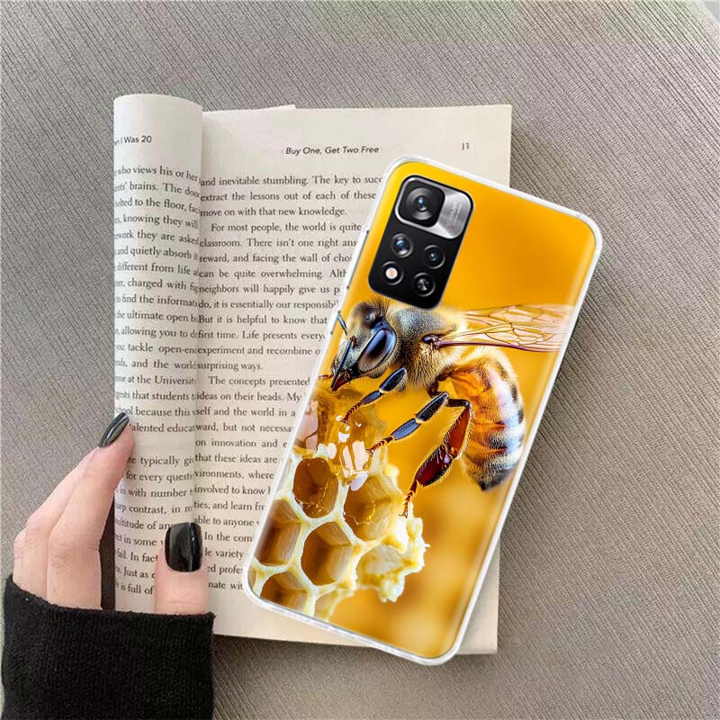 Bees and Honey In the Honeycomb Phone Case For Redmi Note 13 12 Pro Plus 14 15 Pro 5G 11 11T 11E 11S 10 Pro 10S 9 9S Cover Cell