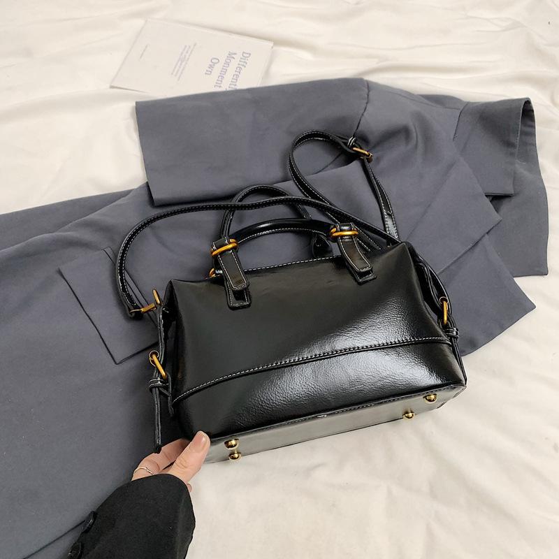Premium Retro Small Bag Women's New Versatile Messenger Bag Fashion Portable Pillow Bag