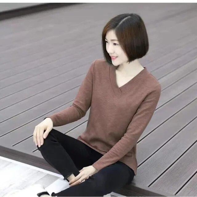 

Весенне-осенний новый топ с v-образным вырезом, футболка с длинными рукавами для мамы, женская однотонная рубашка из бамбука и хлопка, M-4XL XL коричневый