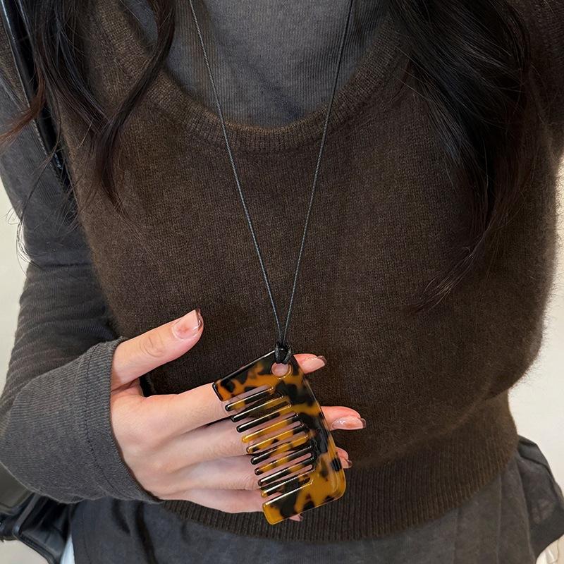 Personality Temperament Comb Pendant Necklace for Women 2024 Trend New Delicate Design Jewelry Fashion Accessories