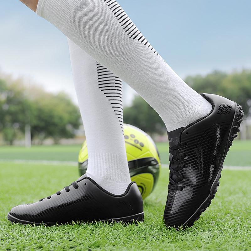 Men's Soccer Shoes Large Size Ultralight Football Boots Boys Sneakers Non-Slip AG/TF Soccer Cleats Ankle Boots Unisex