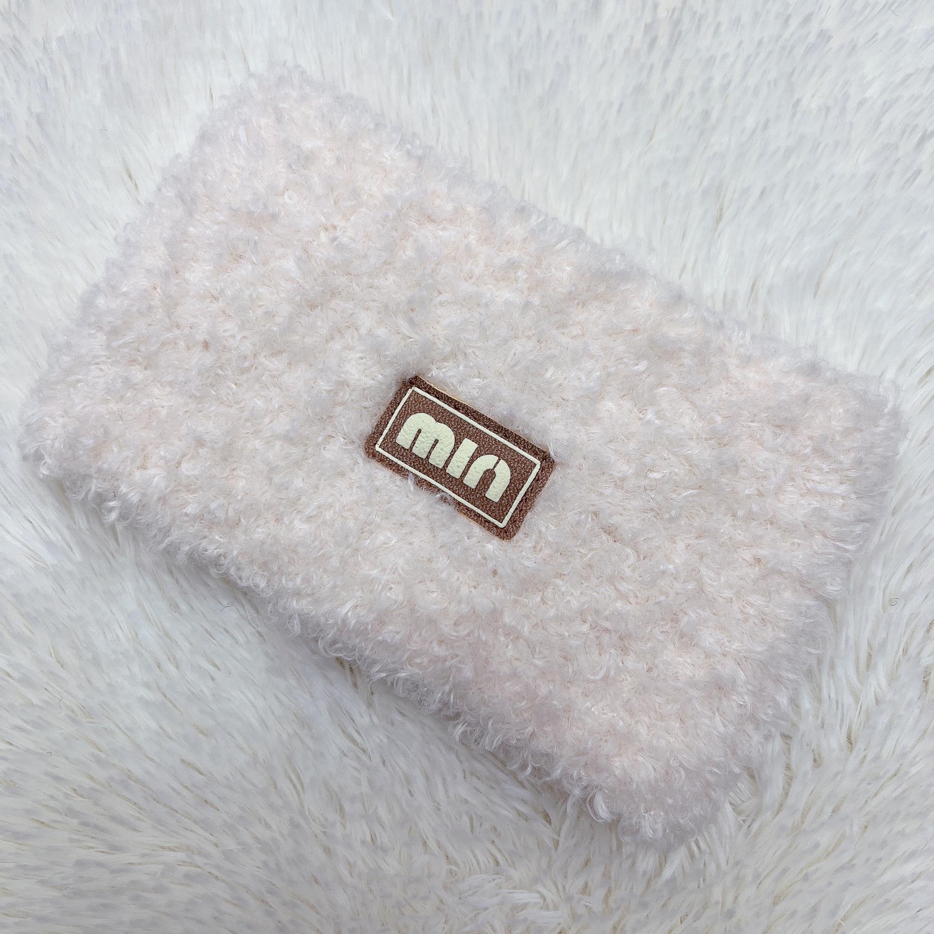 

Осенне-зимняя женская дифференциальная плюшевая повязка для волос с буквами Min Plush Girl Headdress бежевый