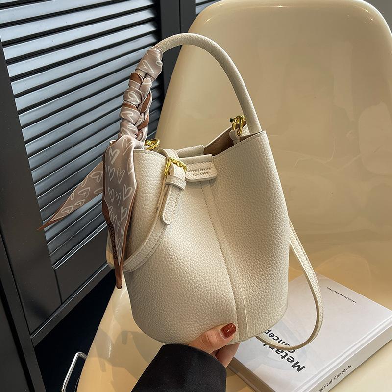 A Niche Design Bag for Summer, A Single-shoulder Crossbody Bag with A High-quality Hand-held Bucket Bag