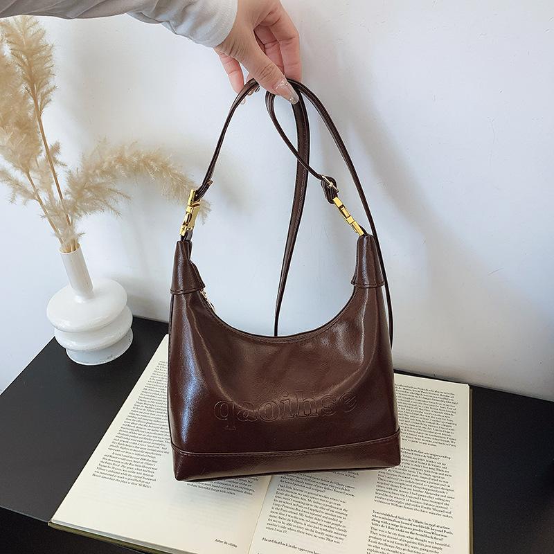 2025 winter new fashion simple solid color niche design retro underarm shoulder handbag dumpling bag