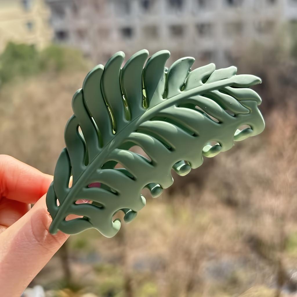 1pc Large Green Leaf Hair Claw Clip | Stylish Autumn Accessory for Women, Durable Plastic with Hollow Design