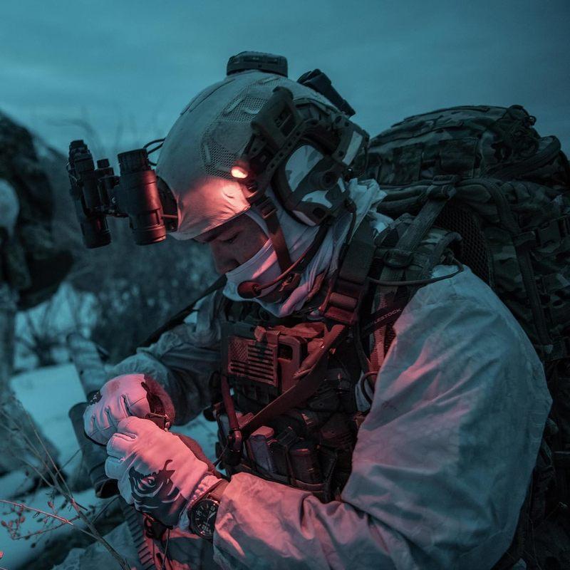 1 Stück Taktische Helmleuchte MPLS CHARGE 3 Modi Grün Rot IR Laser Helmleuchte Energiesparend Jagd Airsoft Helm Taschenlampe