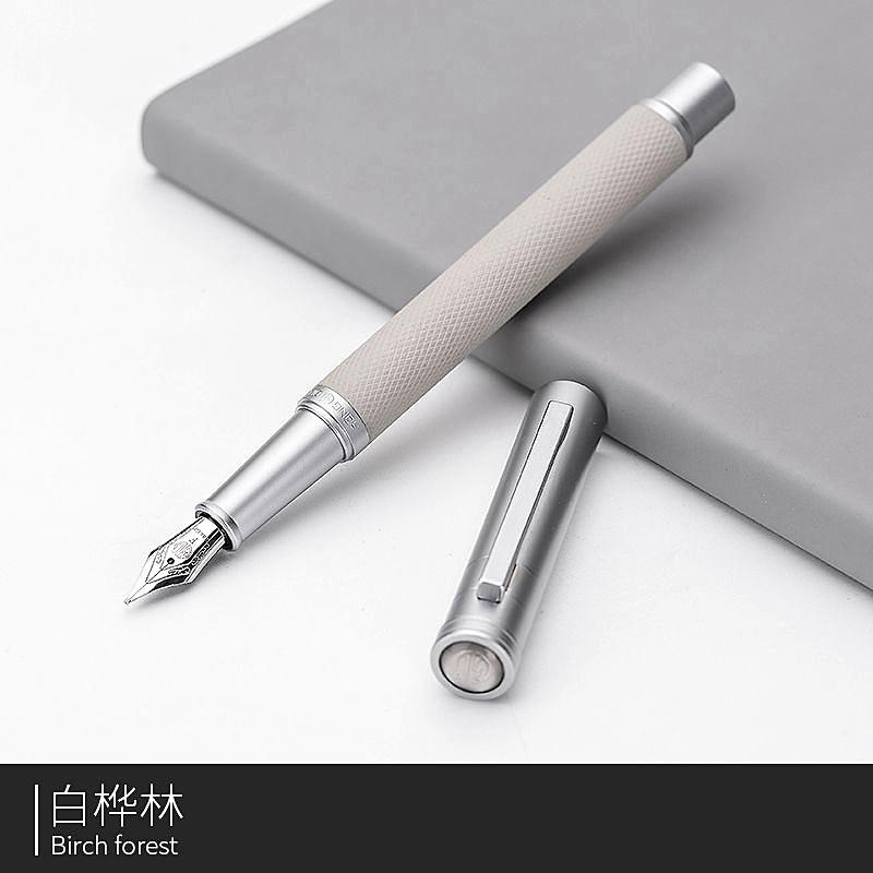 

Hongdian 1850 Black Forest Metal Fountain Pen Titanium Black EF/F/Bent Nib Tree Texture Writing Ink Pen for Business Office (White,bent(1.0mm)) білий