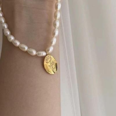 1PC  Golden Flower Simulated Pearl Necklace, Short, Fashionable, Versatile, Light Luxury, Personalized, Niche
