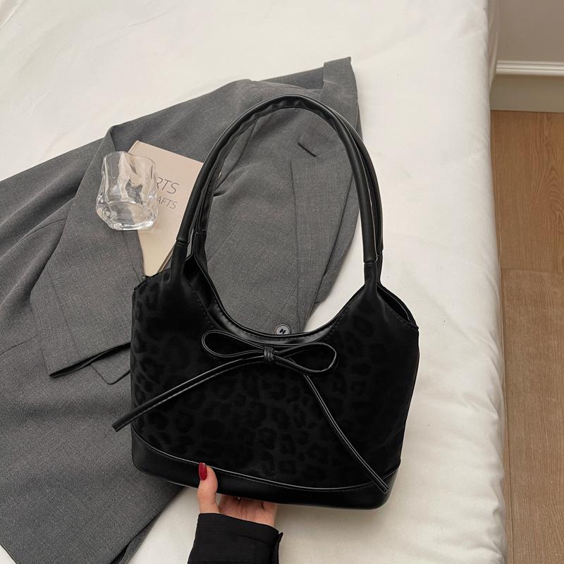 Korean version of niche foreign style portable bucket bag women's 2025 autumn new high-value suede bow shoulder bag
